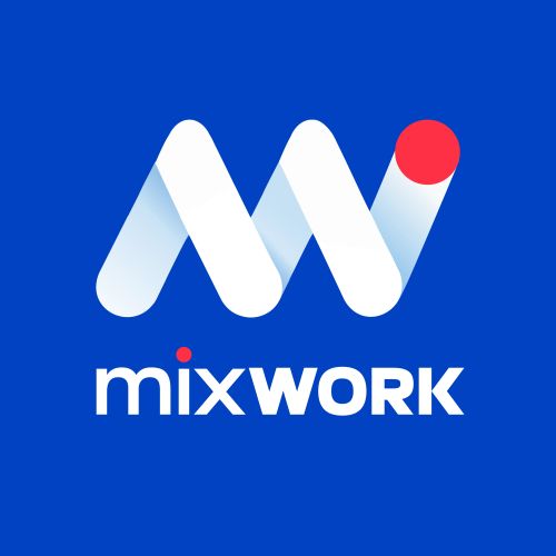 Social Media & Graphic Designer